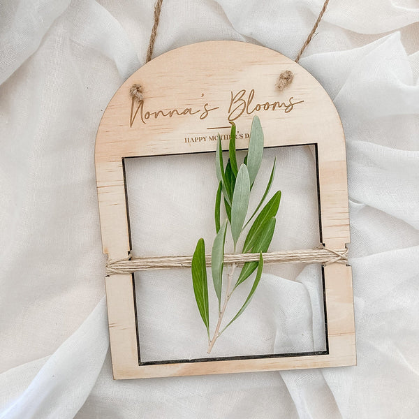 Hanging Flower Display - Shartruese