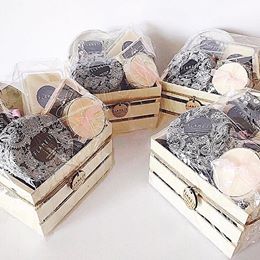 Buttons &amp; Tags - ShartrueseButtons